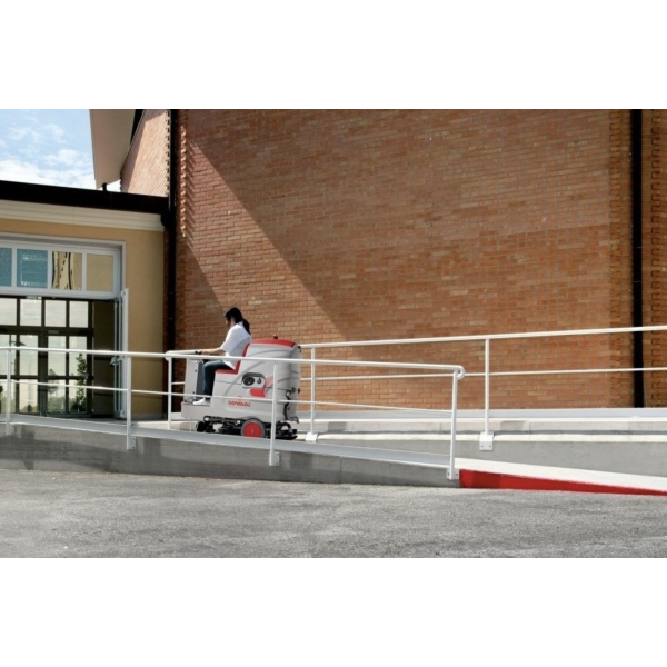 Поломоечная машина Comac Innova 85 B Li-ion 144 Поломоечная машина Comac Innova 85 B Li-ion 144