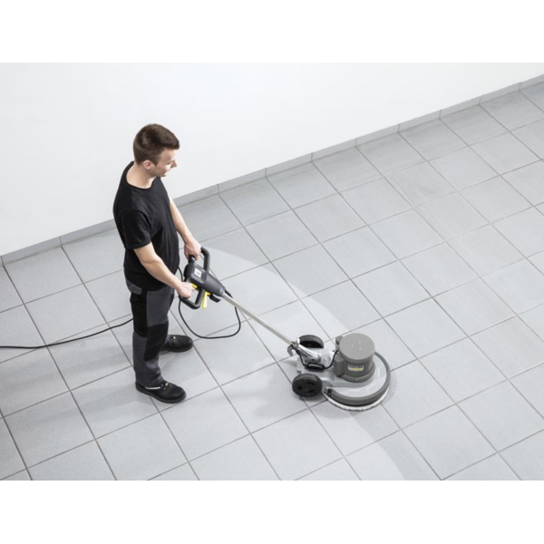 Однодисковая низкоскоростная машина Karcher BDS 43/150 C Classic with tank Однодисковая низкоскоростная машина Karcher BDS 43/150 C Classic with tank